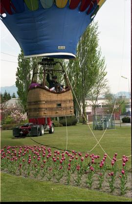 Open house 1992; hot air balloon hovering above ground in front of tulip patch